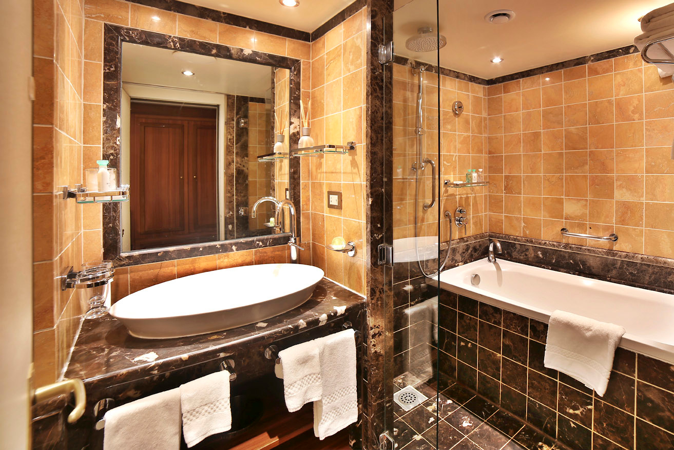 Medallion suite bathroom.jpg
